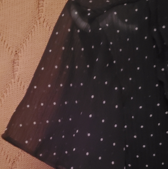 Black and White pleated blouse - Picture 3 of 7